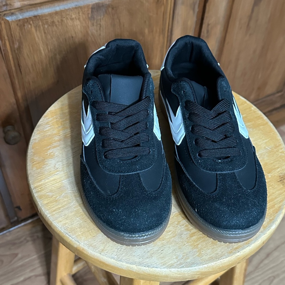 Streetwear Society Black and White Sneakers 6 - Picture 3 of 10